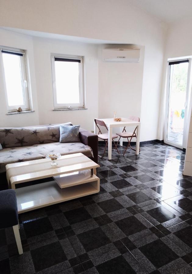 Abelia Sea View Apartment พูลา ภายนอก รูปภาพ