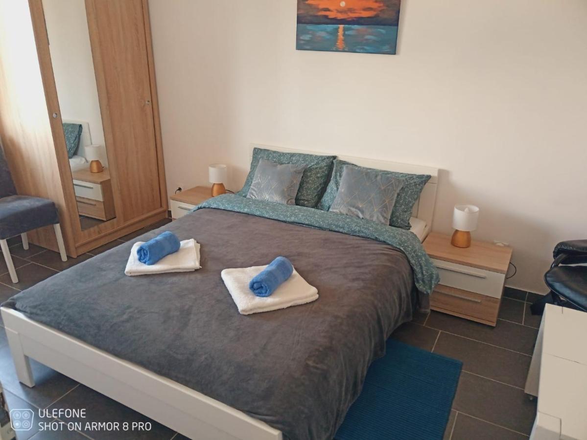 Abelia Sea View Apartment พูลา ภายนอก รูปภาพ